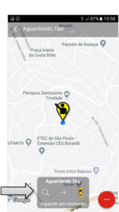 Localizando um táxi próximo.